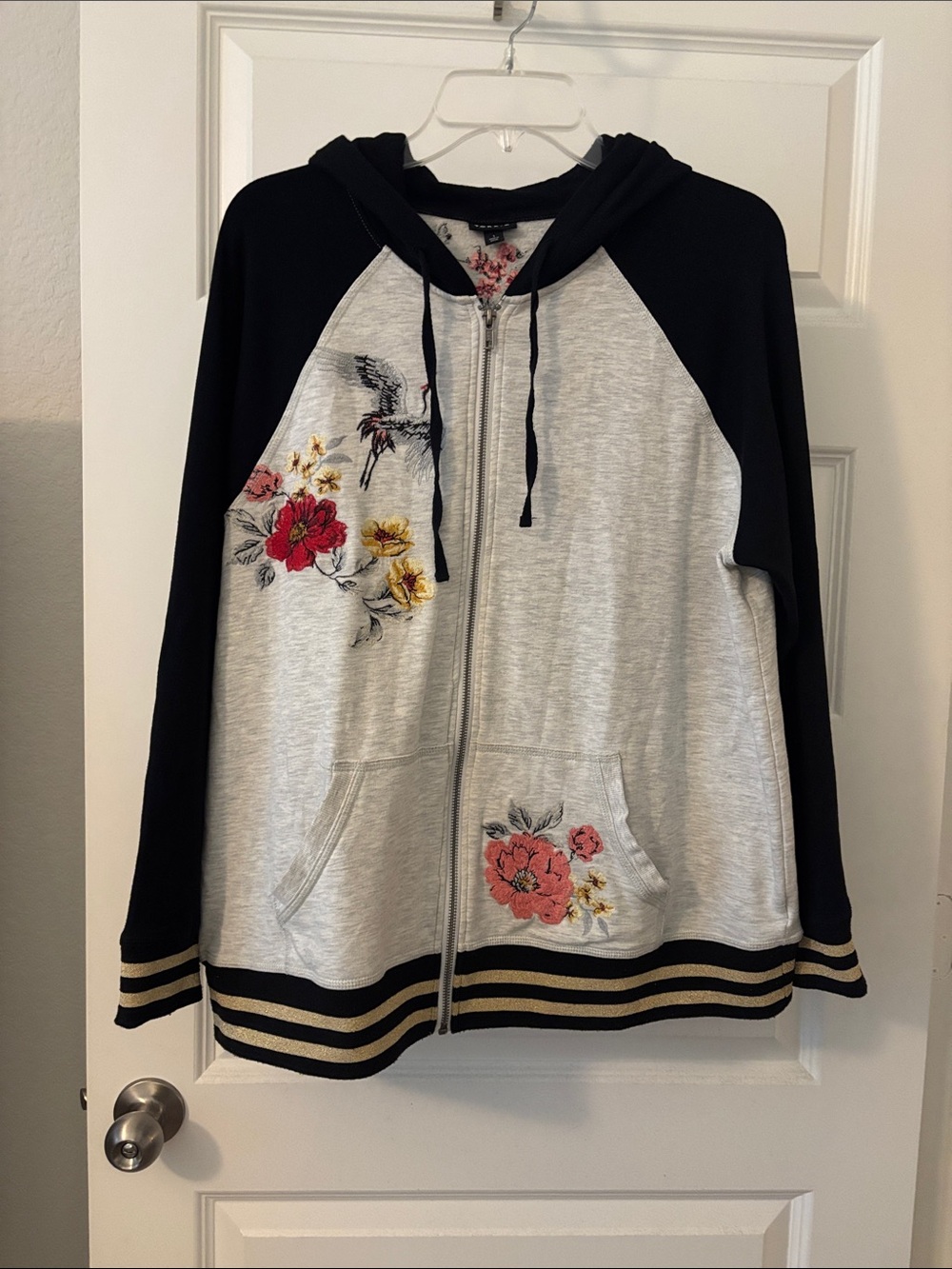 Torrid Floral intricate Embroidered Zip Hoodie Black & Light Gray SZ 1 Art Deco